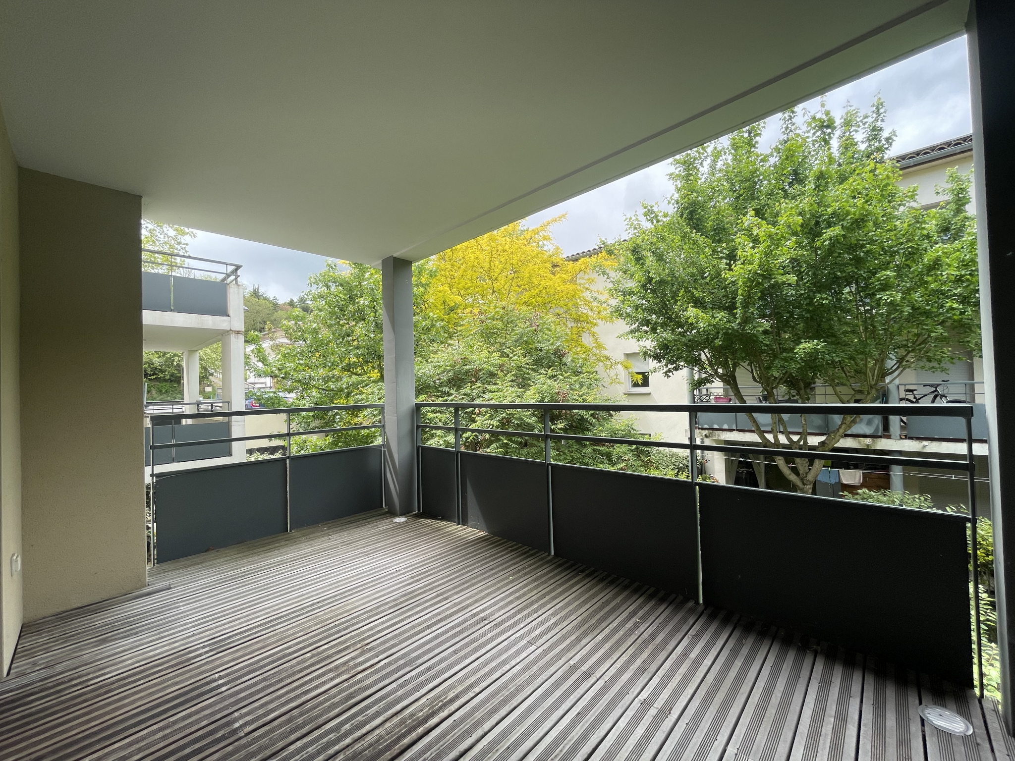 CASTANET TOLOSAN / AVENUE DU LAURAGAIS - T2 AVEC TERRASSE ET