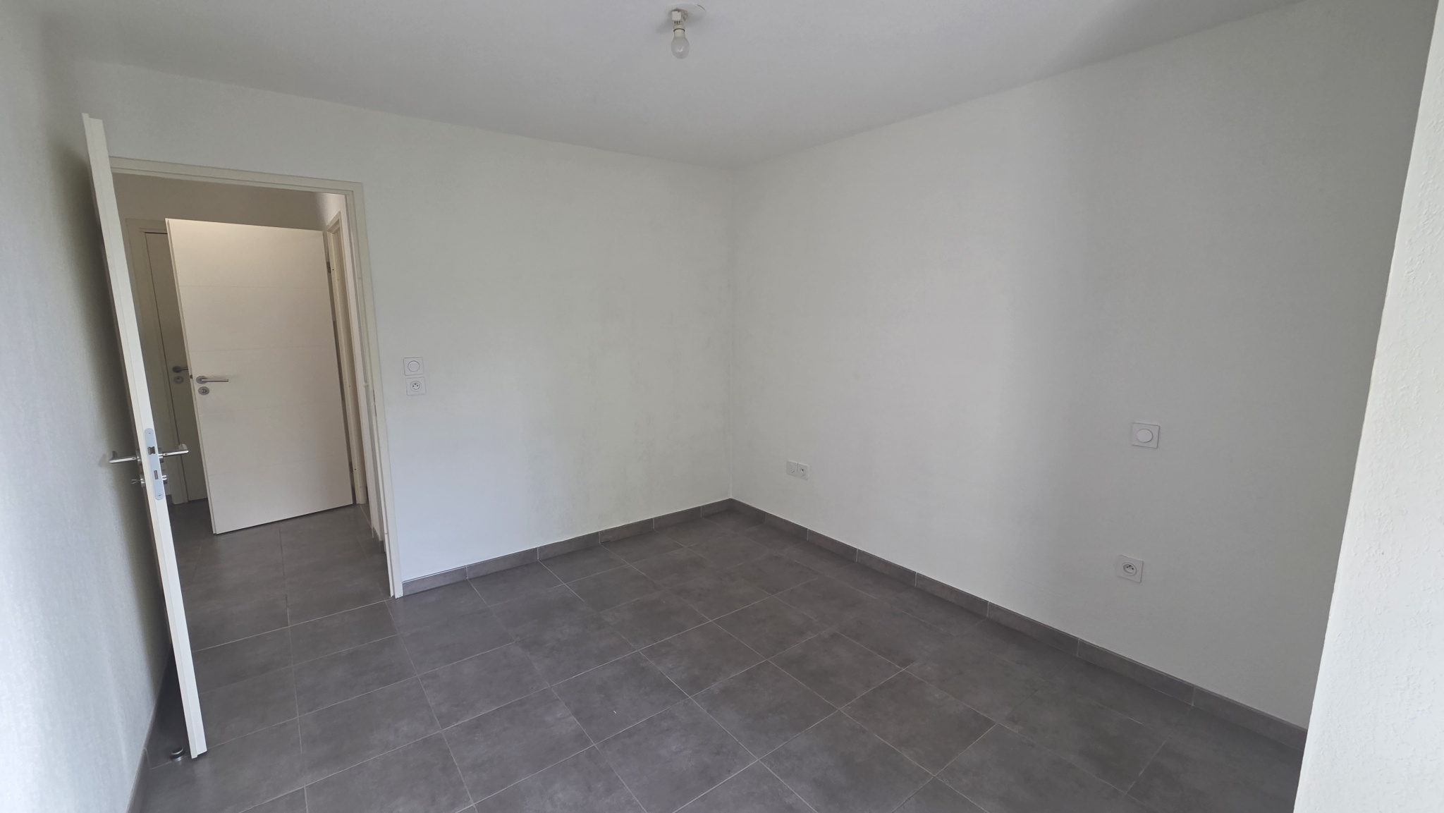 T2 - CASTANET TOLOSAN - BALCON + PARKING 2 PLACES